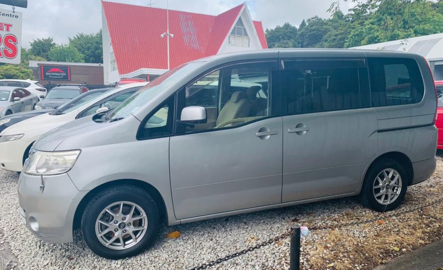 2007 Nissan Serena 8 Seater